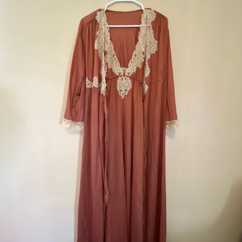 VINTAGE Night Gown and Robe